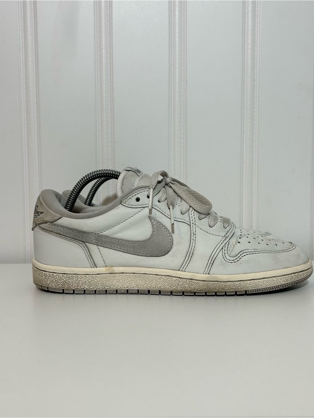 Jordan 1 low og Men’s Low-Top Sneaker in Light Grey and White